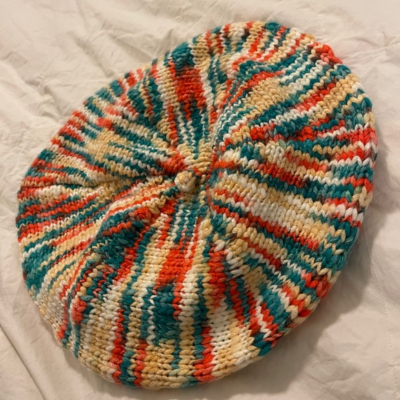 Beautiful Free People Raspberry beret. - Picture 5 of 6